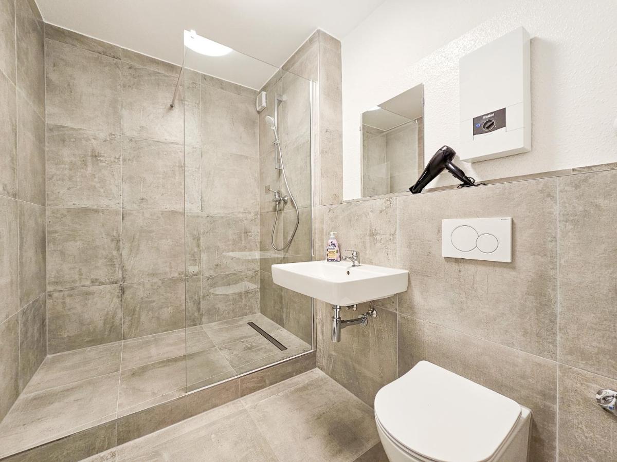 Tolstov - 2 Or 3 - 15 Min Zur Messe Dus&10 Min Old Town Dus Apartment *