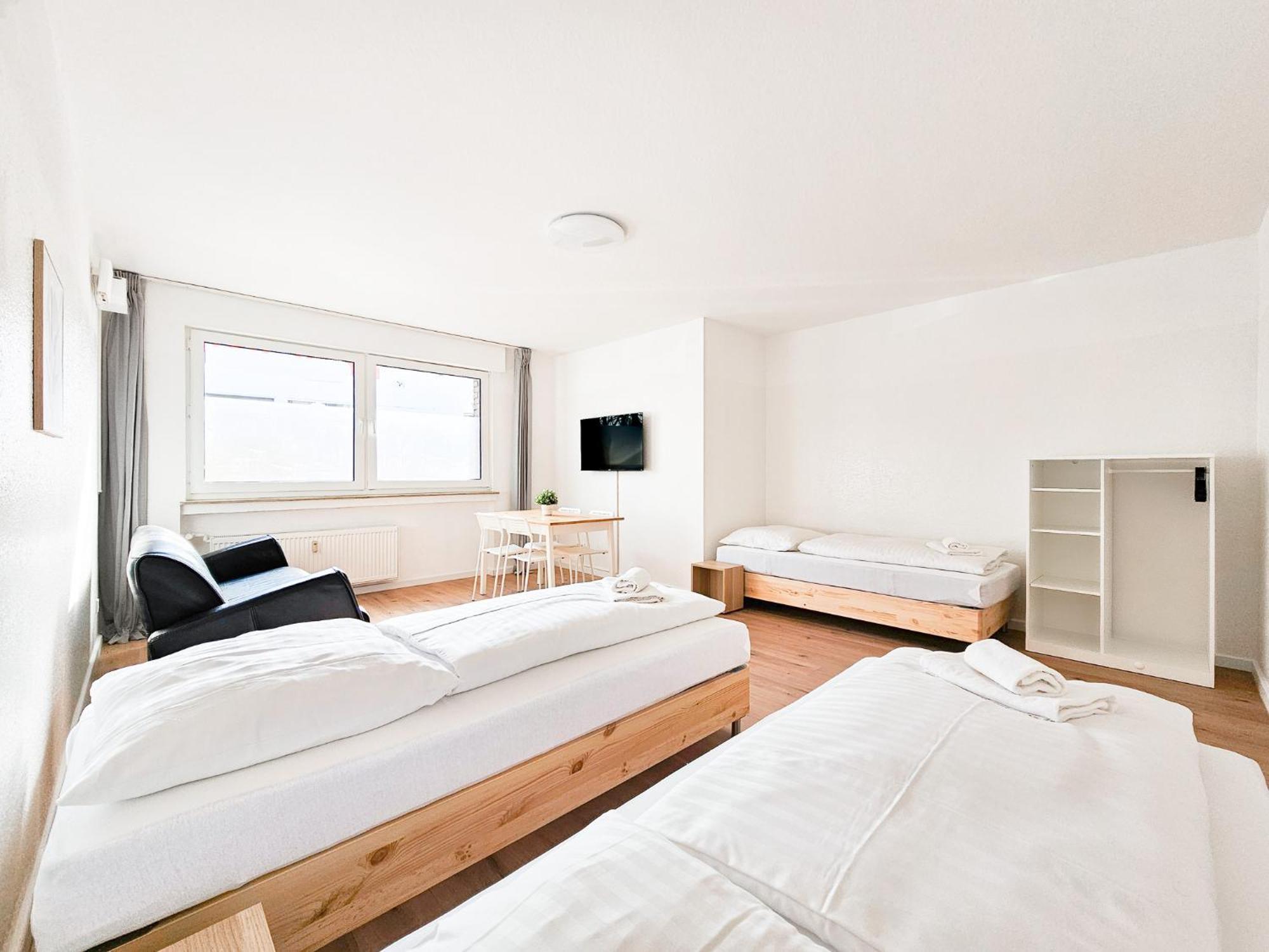 Tolstov - 2 Or 3 - 15 Min Zur Messe Dus&10 Min Old Town Dus Apartment