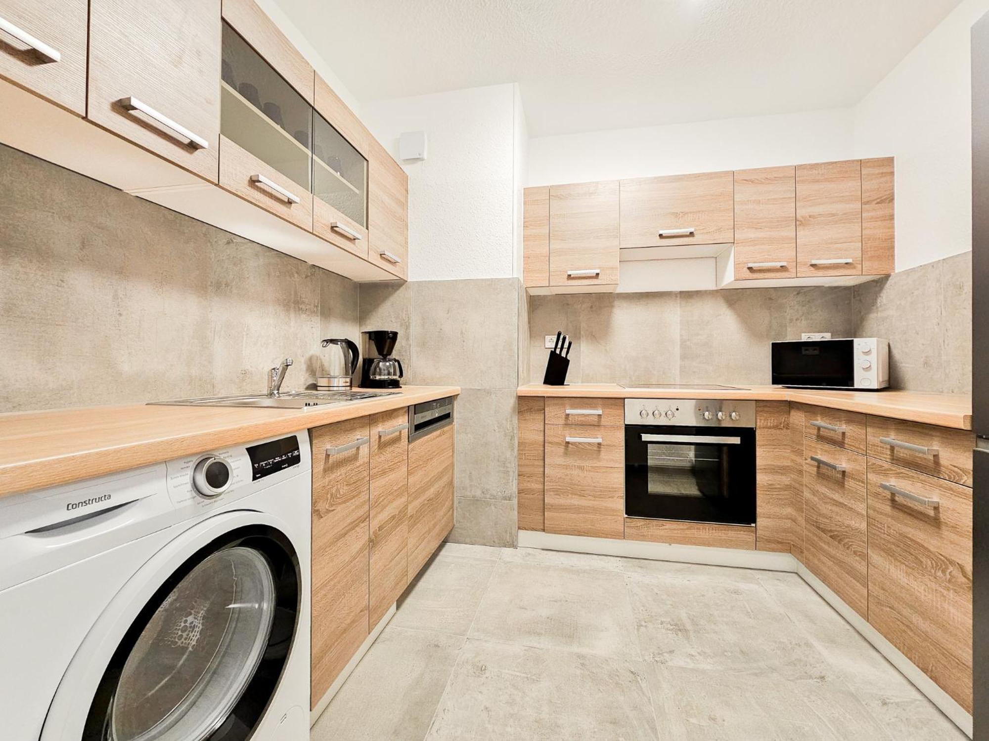 Tolstov - 2 Or 3 - 15 Min Zur Messe Dus&10 Min Old Town Dus Apartment