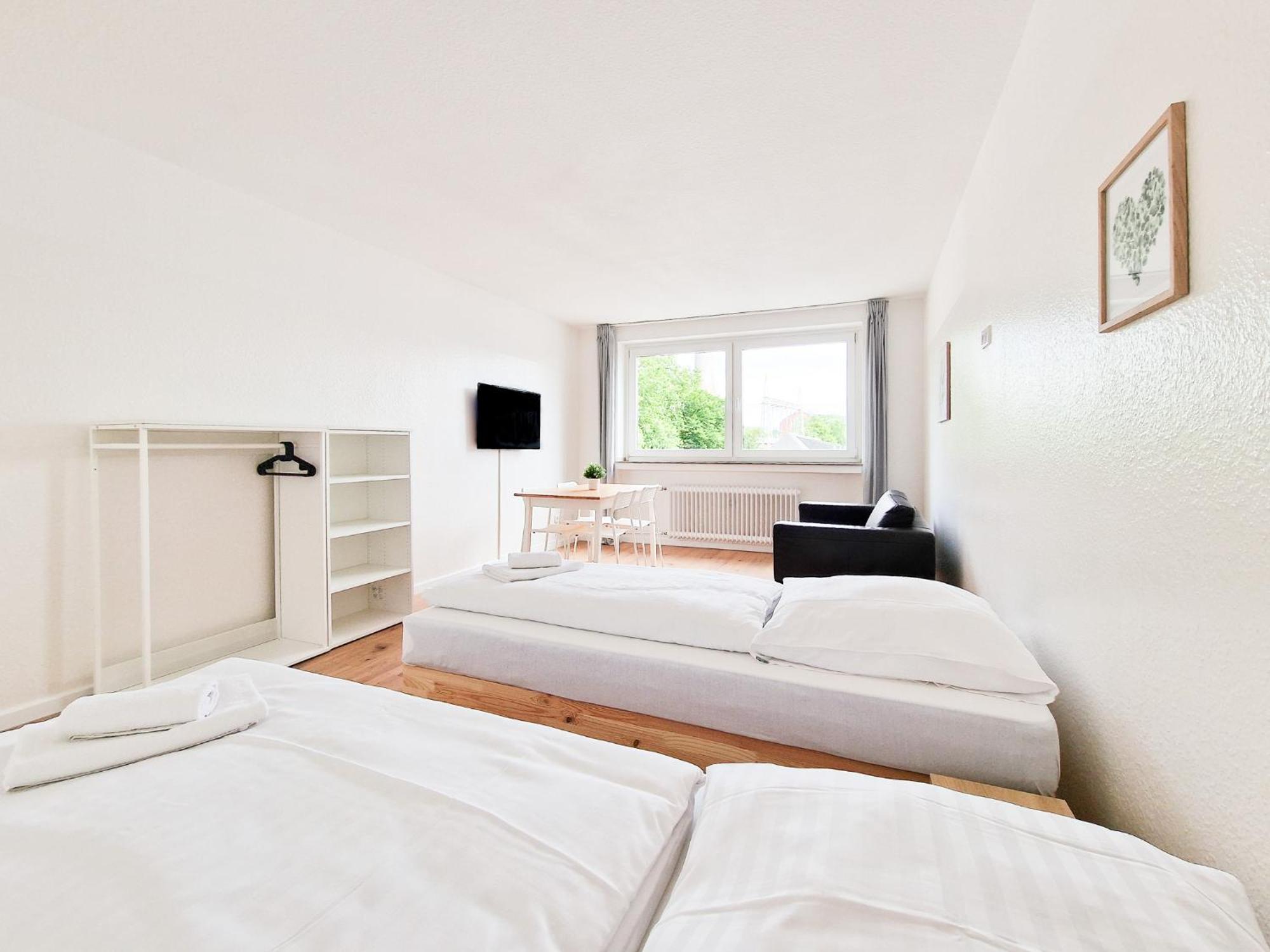 Tolstov - 2 Or 3 - 15 Min Zur Messe Dus&10 Min Old Town Dus Apartment