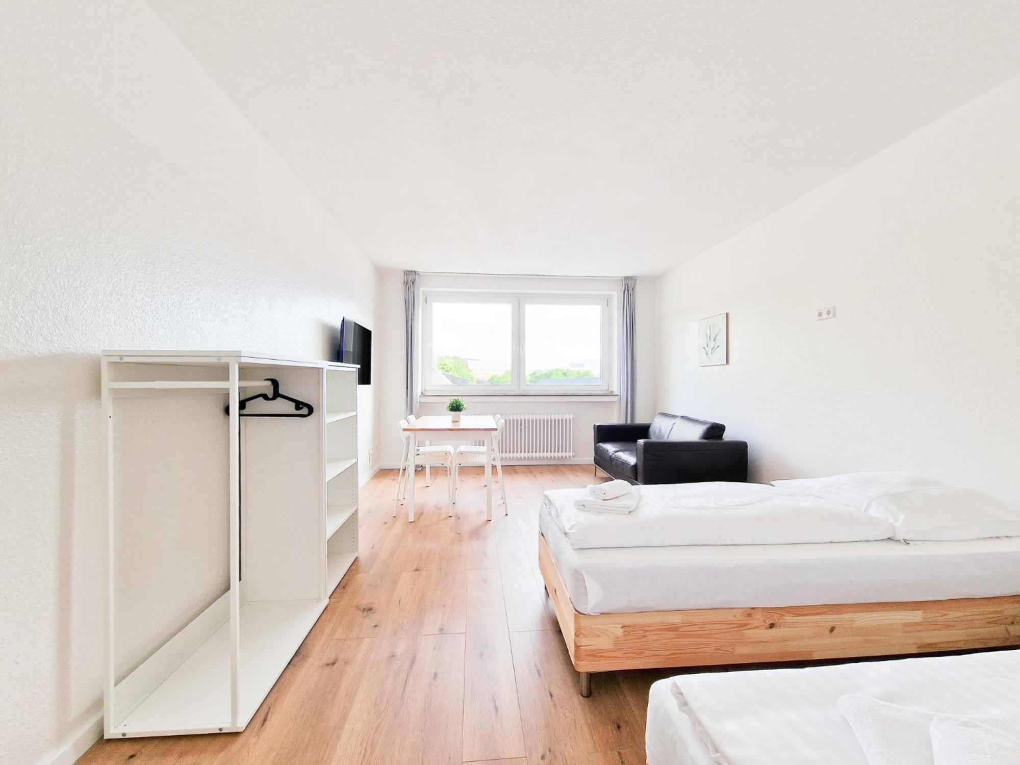 Apartment Tolstov - 2 Or 3 - 15 Min Zur Messe Dus&10 Min Old Town Dus *